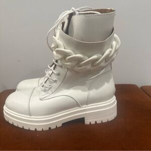 All White Leather Combat Boots W Chain Detail. Zip And Tie Closure Beautisoles